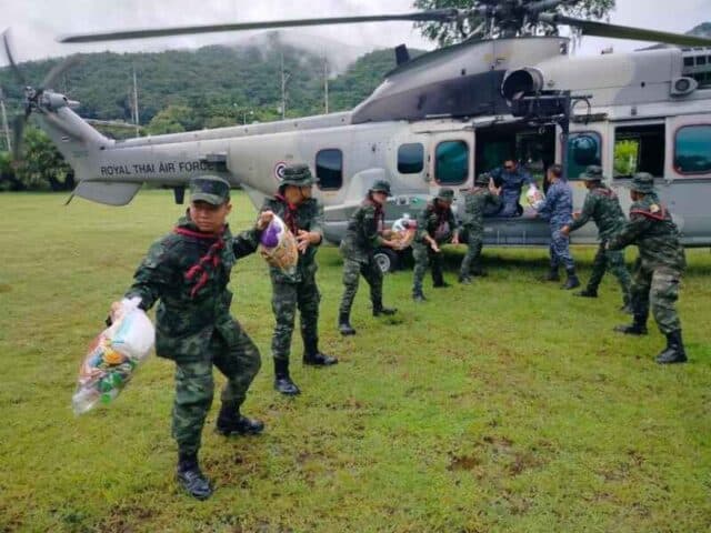 มอบถุงยังชีพ