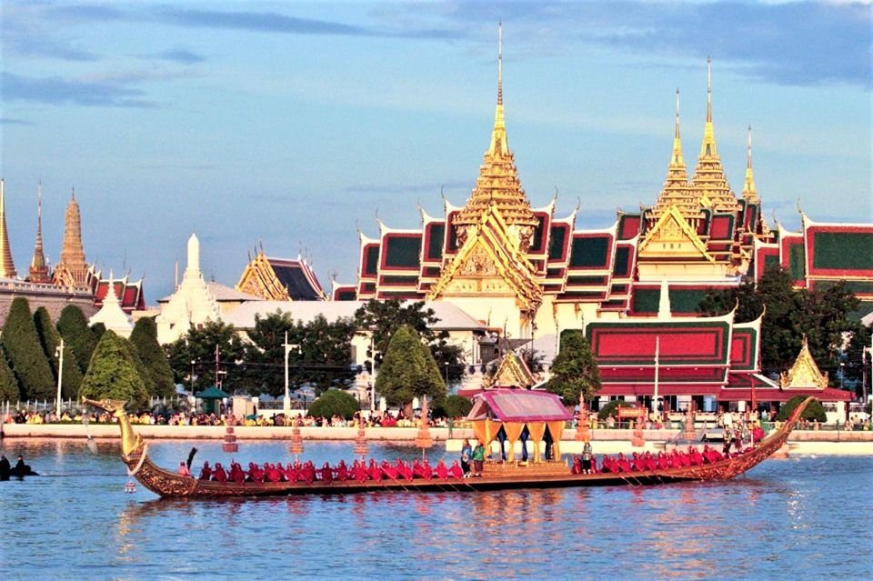 พลอากาศเอก พันธ์ภักดี พัฒนกุล ผู้บัญชาการทหารอากาศ เสด็จรับเสด็จพระบาทสมเด็จพระเจ้าอยู่หัวฯ ในพระราชพิธีสำคัญ