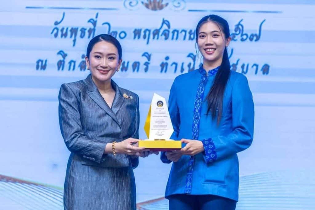 น้องเทนนิสคว้ารางวัลค่าของแผ่นดิน