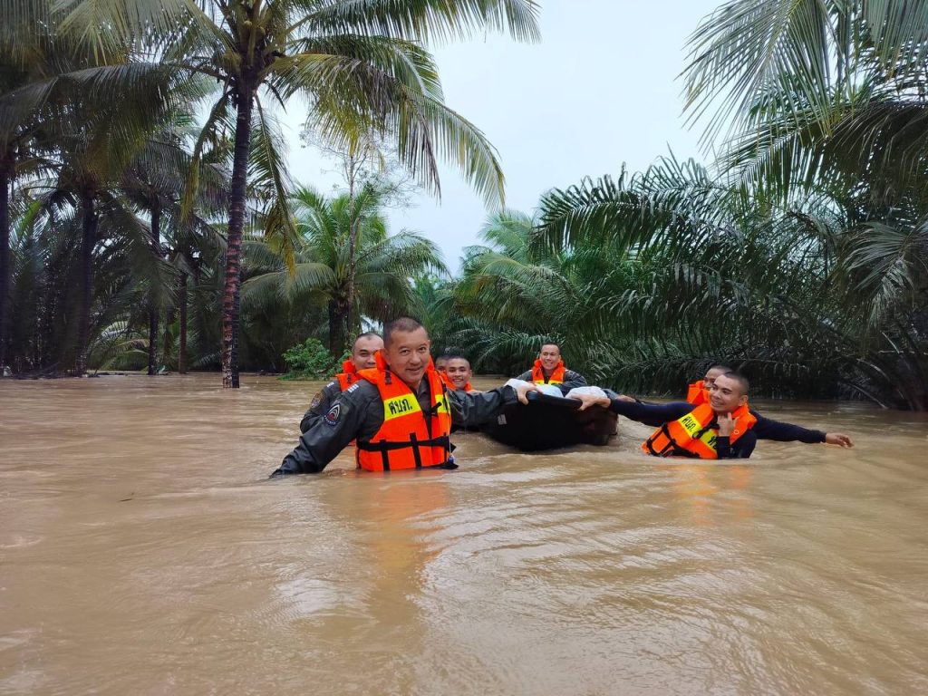 กองบิน 7 ร่วมใจ ช่วยชาวสุราษฎร์ ผ่านพ้นวิกฤตน้ำท่วม
