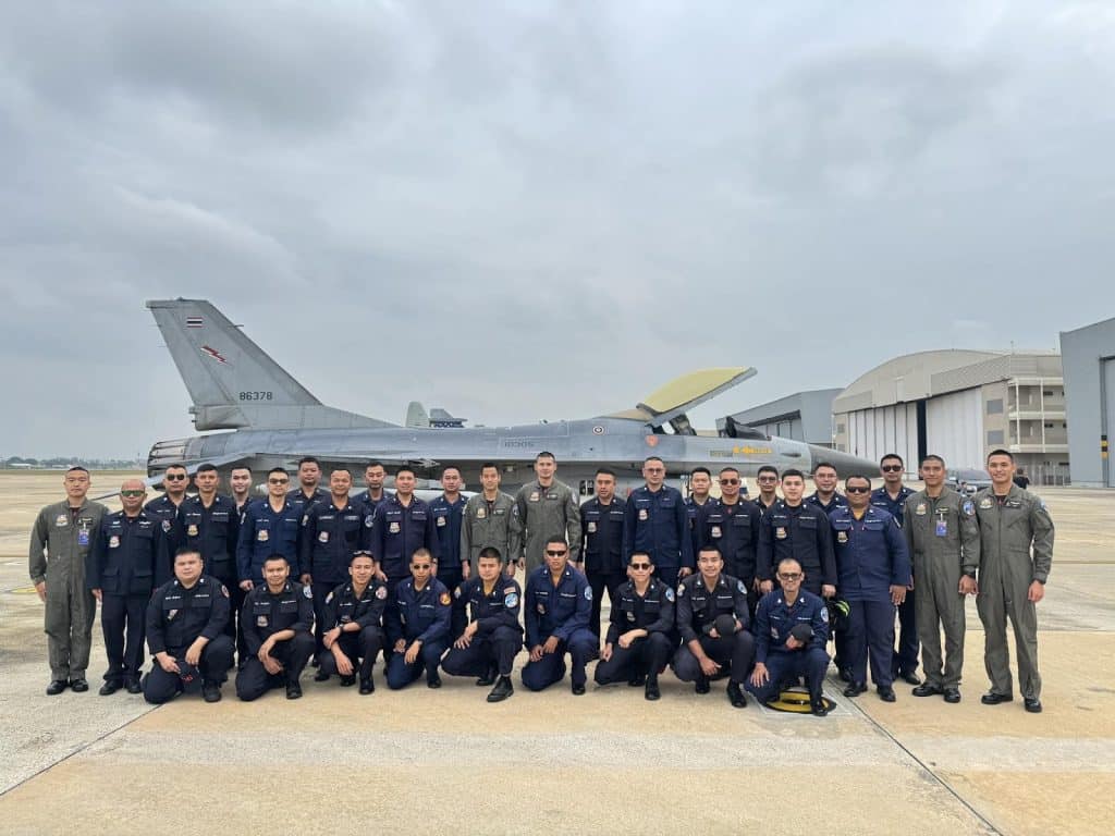ชมการแสดง F-16 จาก Lightning Demo Team