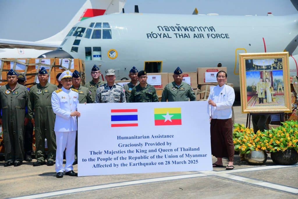 C-130 ทัพฟ้า ส่งมอบสิ่งของพระราชทาน