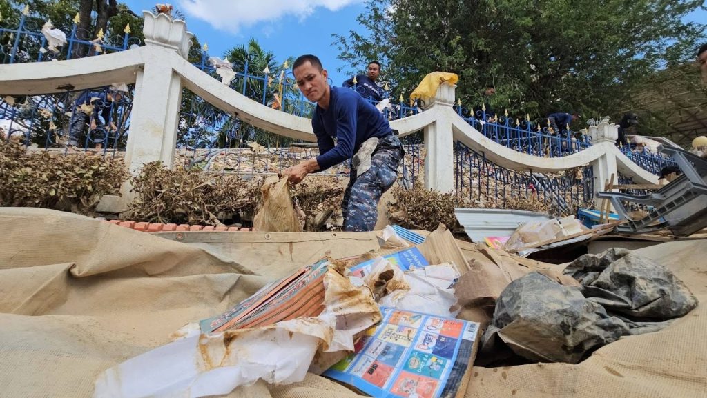 ความมุ่งมั่นไม่เคยลด กองทัพอากาศเร่งฟื้นฟูโรงเรียนในหาดใหญ่ นำรอยยิ้มกลับสู่อนาคตเด็กไทย